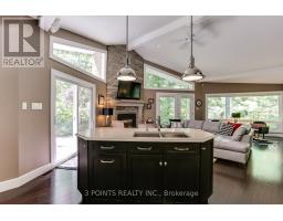 4 FRANCES CRESCENT - 17