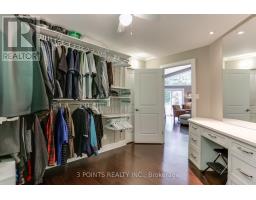 4 FRANCES CRESCENT - 28