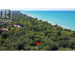 4 FRANCES CRESCENT - 32
