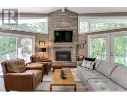 4 FRANCES CRESCENT - 9