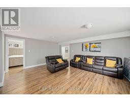2452 LEEDS CROSSING - 36