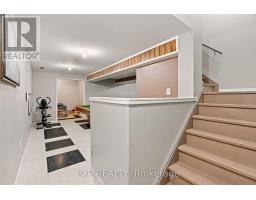 100 RADCLIFFE CRESCENT - 33