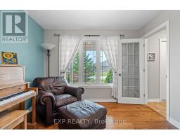 100 RADCLIFFE CRESCENT - 7