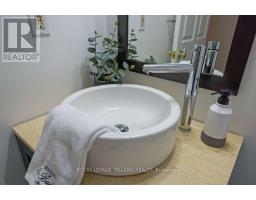 703 - 549 RIDOUT STREET N - 34