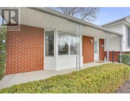 38 NOTRE DAME CRESCENT - 42