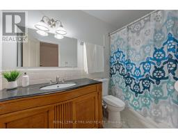 40 - 81C WELLESLEY CRESCENT - 21
