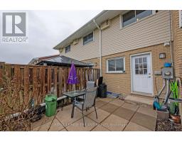 40 - 81C WELLESLEY CRESCENT - 32