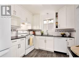 22 ERICA CRESCENT S - 11