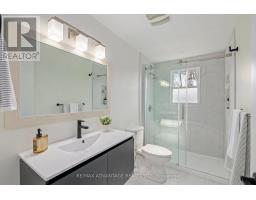 26 LUTON CRESCENT - 15