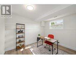 26 LUTON CRESCENT - 21
