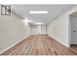 144 FAIRCHILD CRESCENT - 38