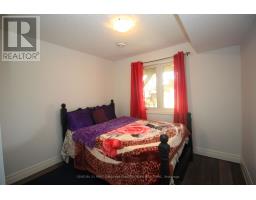 29 HEDGES COURT - 34