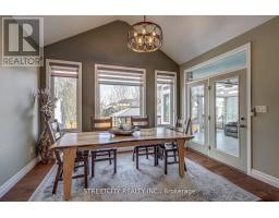 32 ACORN TRAIL - 23