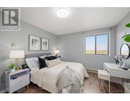 903 - 1600 ADELAIDE STREET N - 11