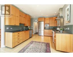 1123 THE PARKWAY - 8