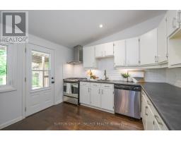 10 FARM MANOR COURT - 12