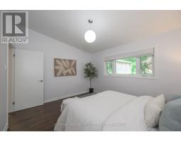 10 FARM MANOR COURT - 17