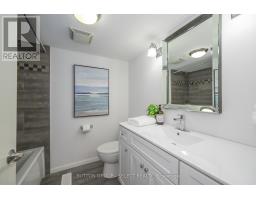10 FARM MANOR COURT - 18