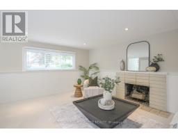 10 FARM MANOR COURT - 22