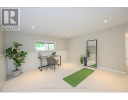 10 FARM MANOR COURT - 24