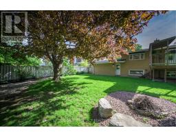 10 FARM MANOR COURT - 31