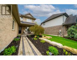 15 MAPLERIDGE CRESCENT - 3