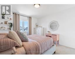 28 HAZELWOOD PASSAGE - 32