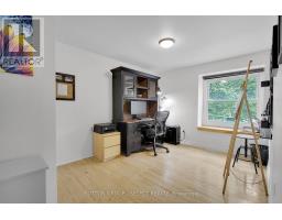 162 GLENROY CRESCENT - 19