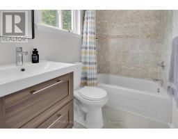 162 GLENROY CRESCENT - 23