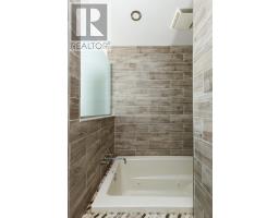 581 HARRIS CIRCLE - 18