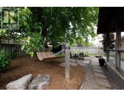 581 HARRIS CIRCLE - 33