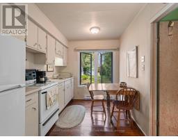 33 LAKESHORE DRIVE - 32