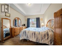 12 - 1 VINEDEN DRIVE - 19
