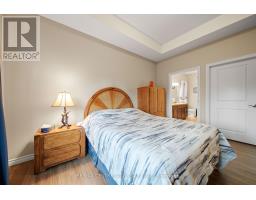 12 - 1 VINEDEN DRIVE - 20