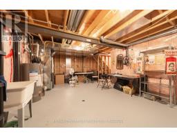 12 - 1 VINEDEN DRIVE - 32