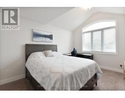 1366 THORNLEY STREET - 33