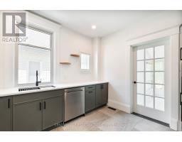 786 DUFFERIN AVENUE - 14