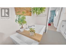 4 APPLEWOOD CRESCENT - 13
