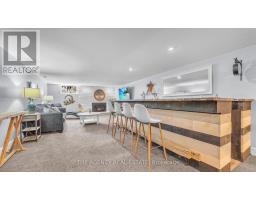 4 APPLEWOOD CRESCENT - 21