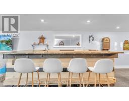4 APPLEWOOD CRESCENT - 22