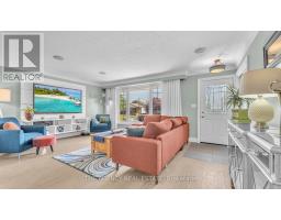 4 APPLEWOOD CRESCENT - 3