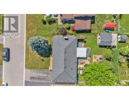 4 APPLEWOOD CRESCENT - 32