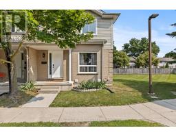 4 APPLEWOOD CRESCENT - 36