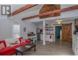 4 APPLEWOOD CRESCENT - 4