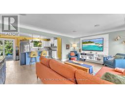 4 APPLEWOOD CRESCENT - 5