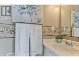47 - 30 CLARENDON CRESCENT - 16