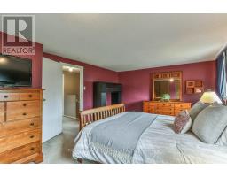 47 - 30 CLARENDON CRESCENT - 20