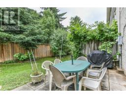 47 - 30 CLARENDON CRESCENT - 31