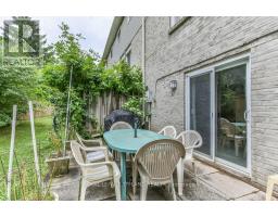47 - 30 CLARENDON CRESCENT - 32
