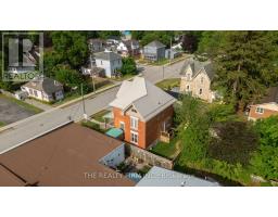 9 WALNUT STREET W - 10